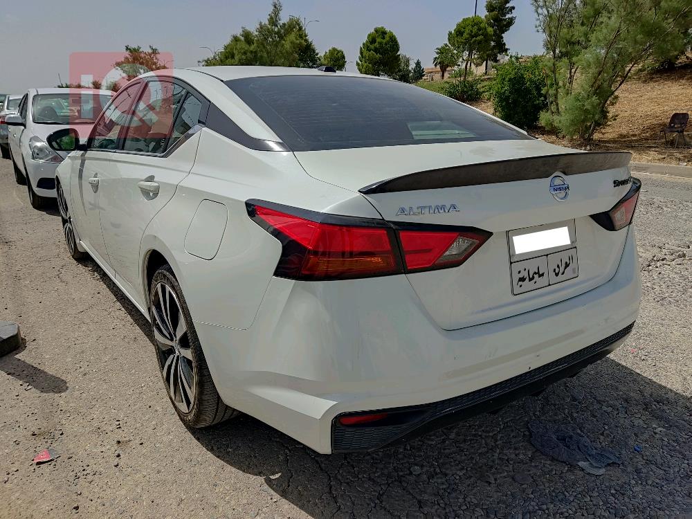 نيسان ألتيما